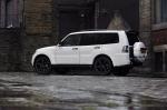 Mitsubishi Shogun Black 2012 года (UK)